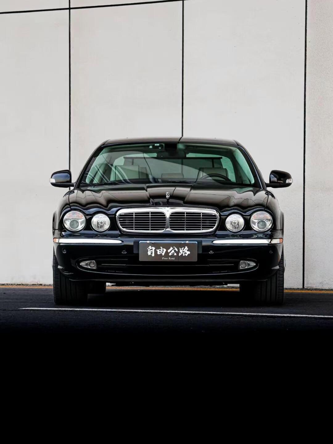 捷豹 XJ8